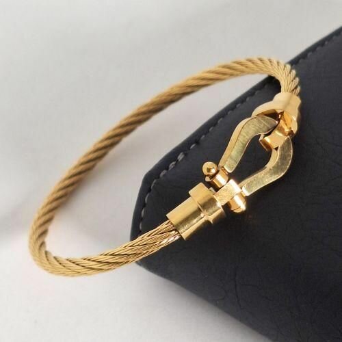 Bracelet en acier doré élégant