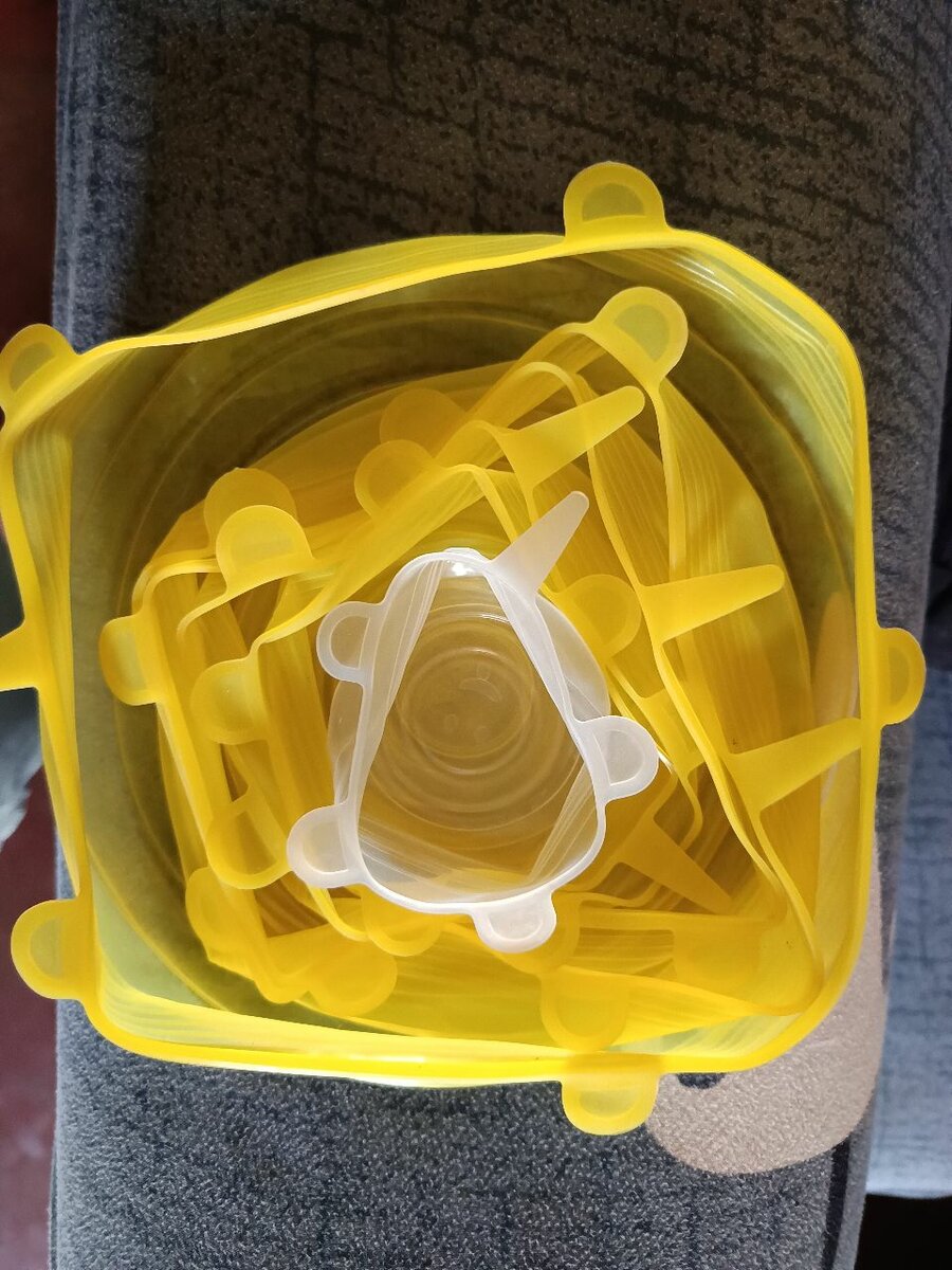 6 pieces Silicone Fruit/Bowl covers .