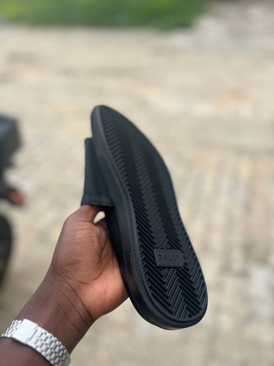 Sandales noires confortables