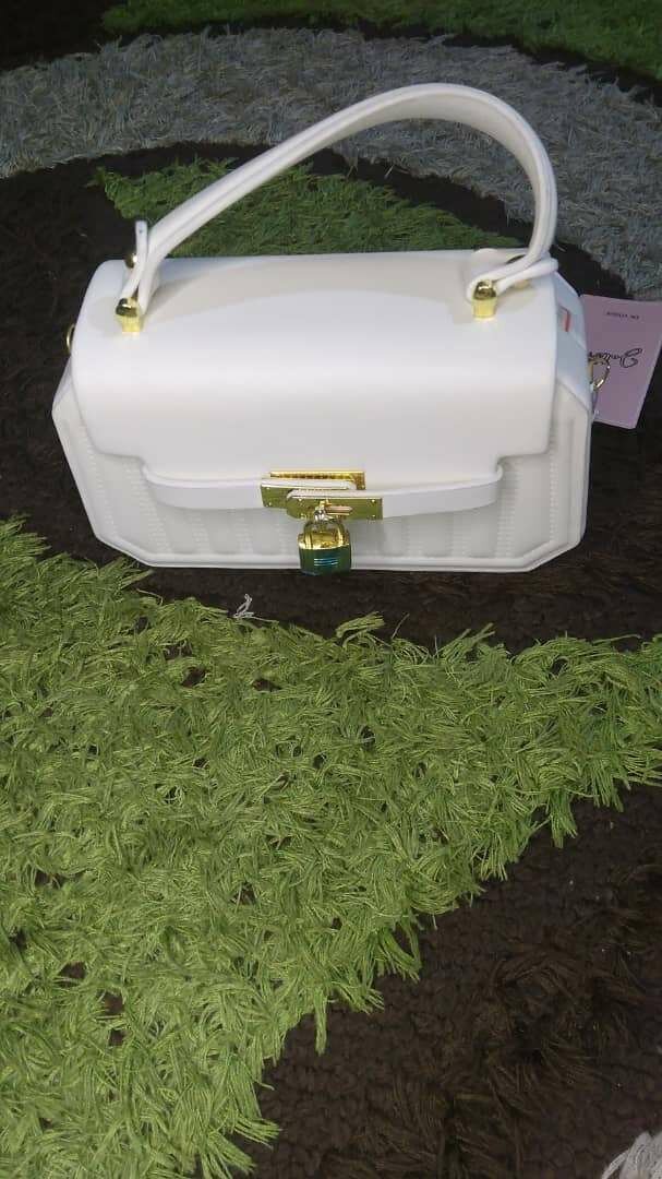 Sac à main blanc élégant