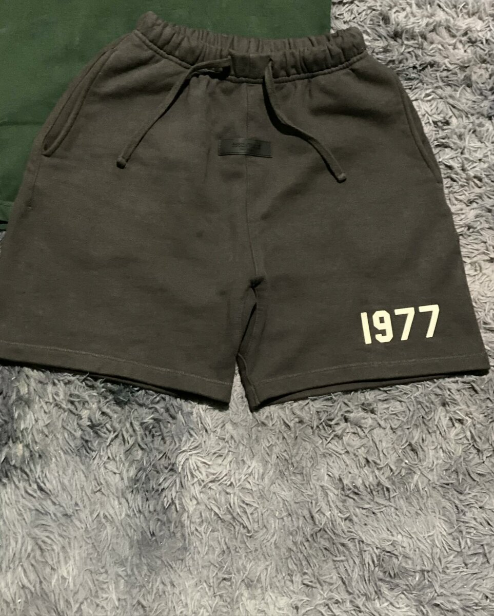 Essentials 1977short