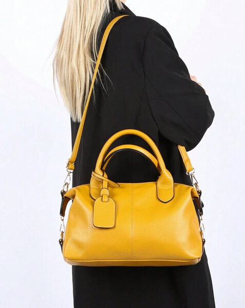 Sac à main en cuir jaune élégant