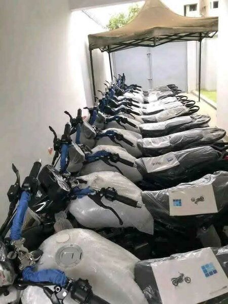 Nouvelle moto masculine