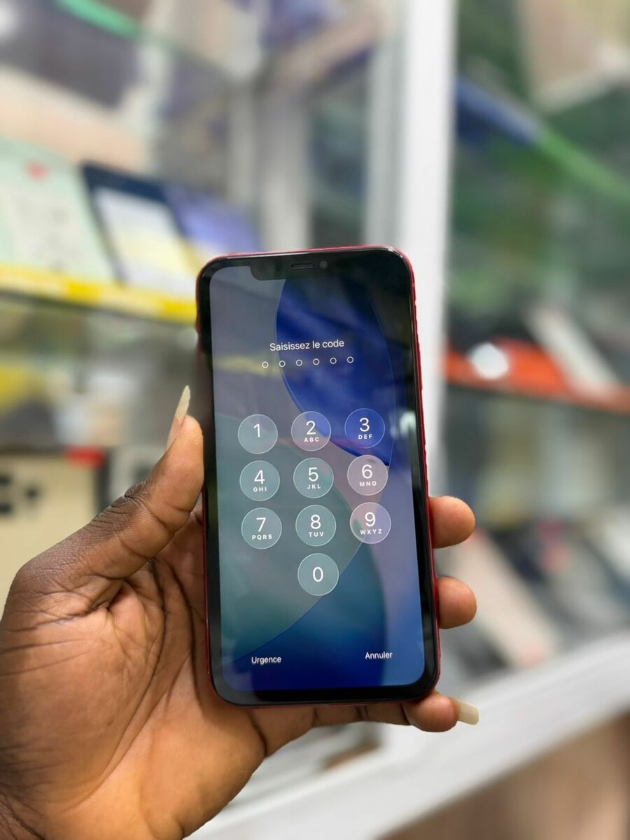 iPhone 11 64Go 2nd main