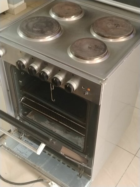 Cuisinière électrique polyvalente