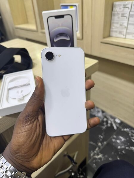 IPHONE 16e 128 giga