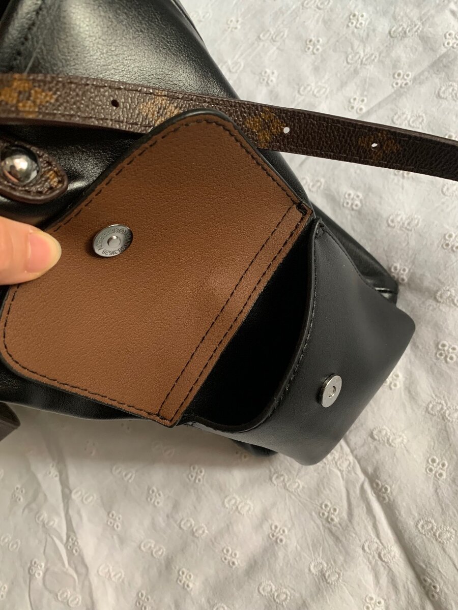 Черная вместительная сумка