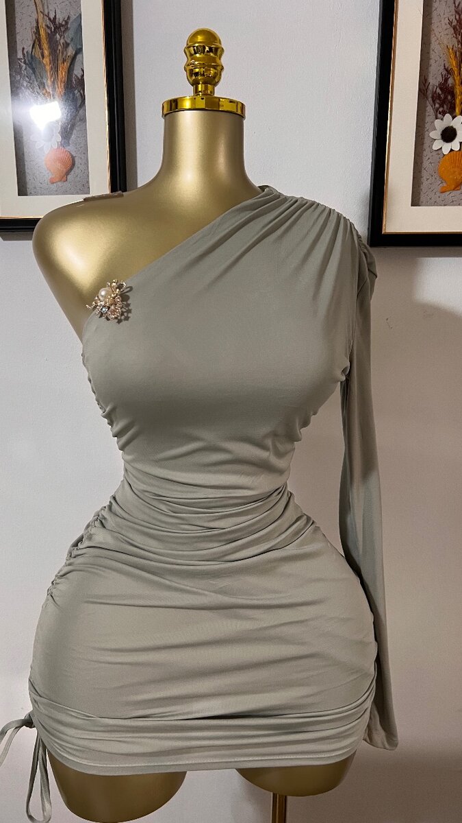 Robe épaule dénudée élégante