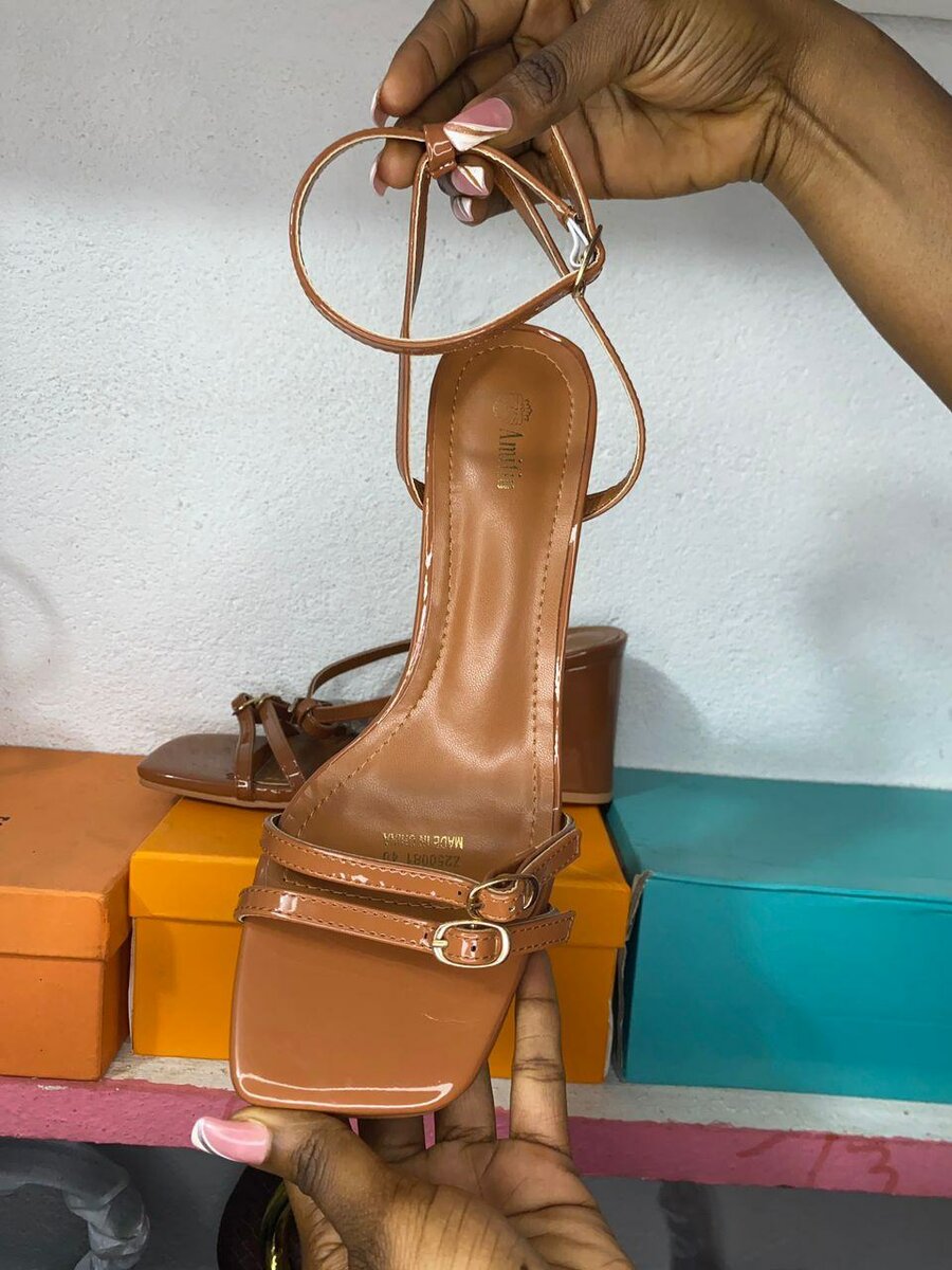 Sandales à talons marron élégantes