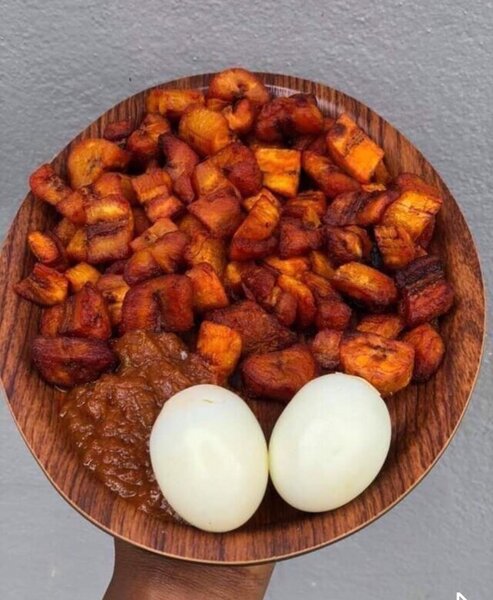 Repas Alloko avec Oeufs