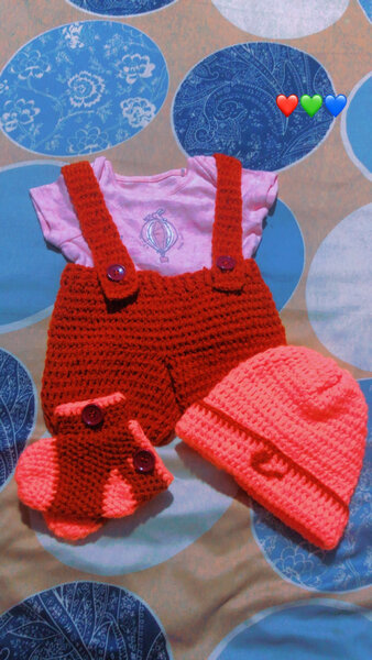 Salopette pour bébé en crochet