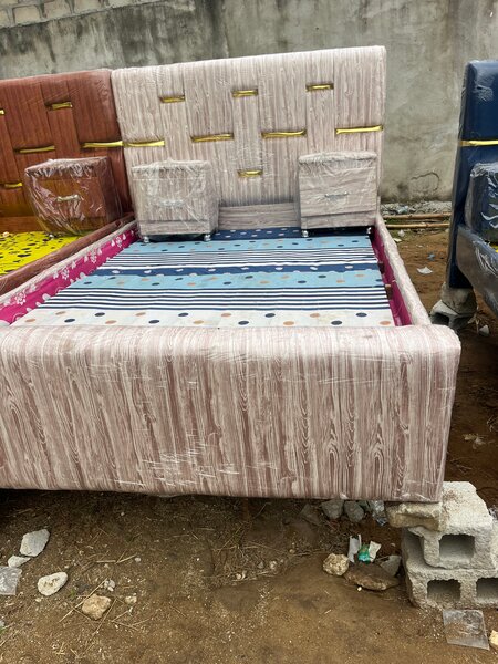 Lit double moderne rembourré