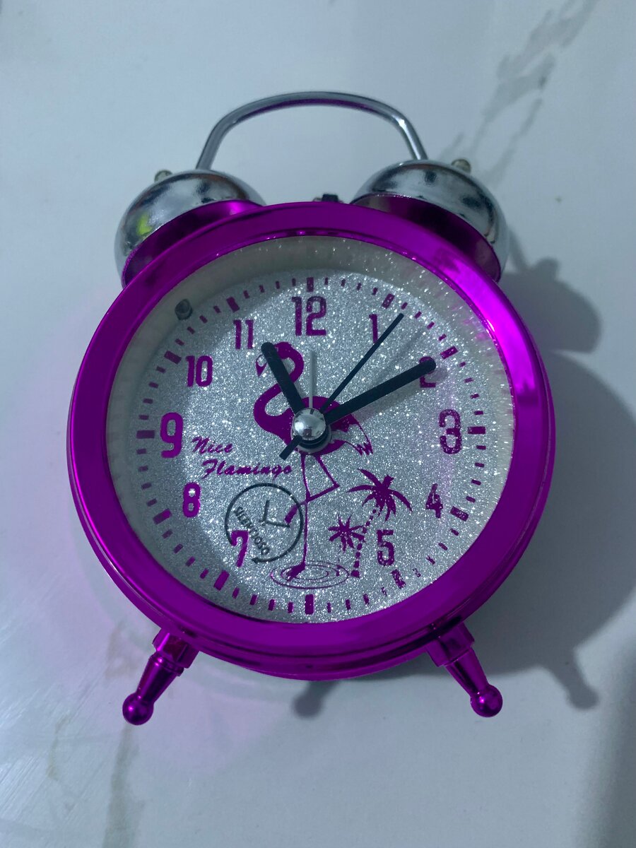 Horloge avec sonnette violet