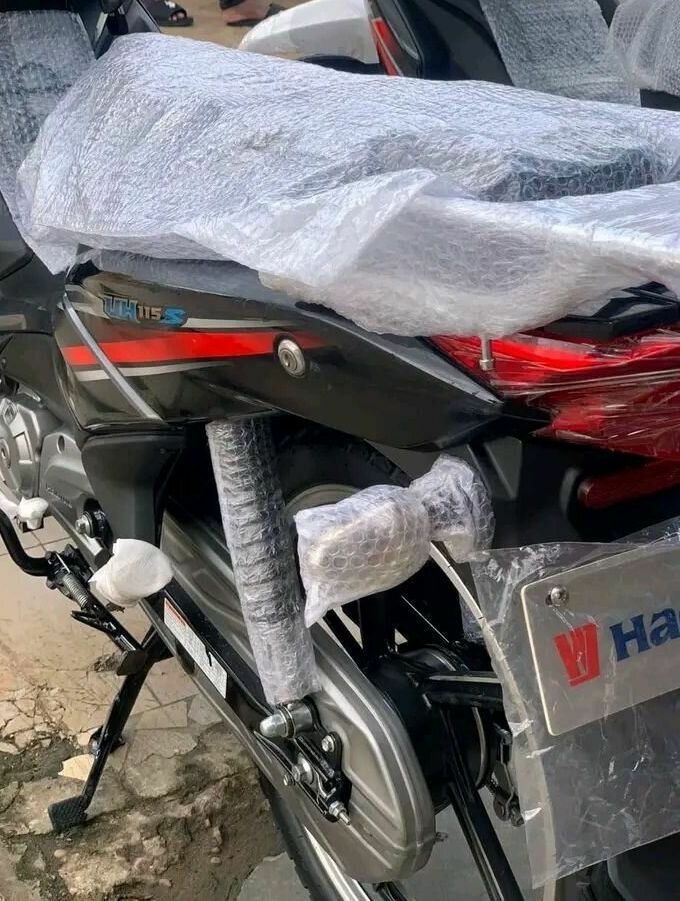 Nouveau scooter Haojue noir et rouge