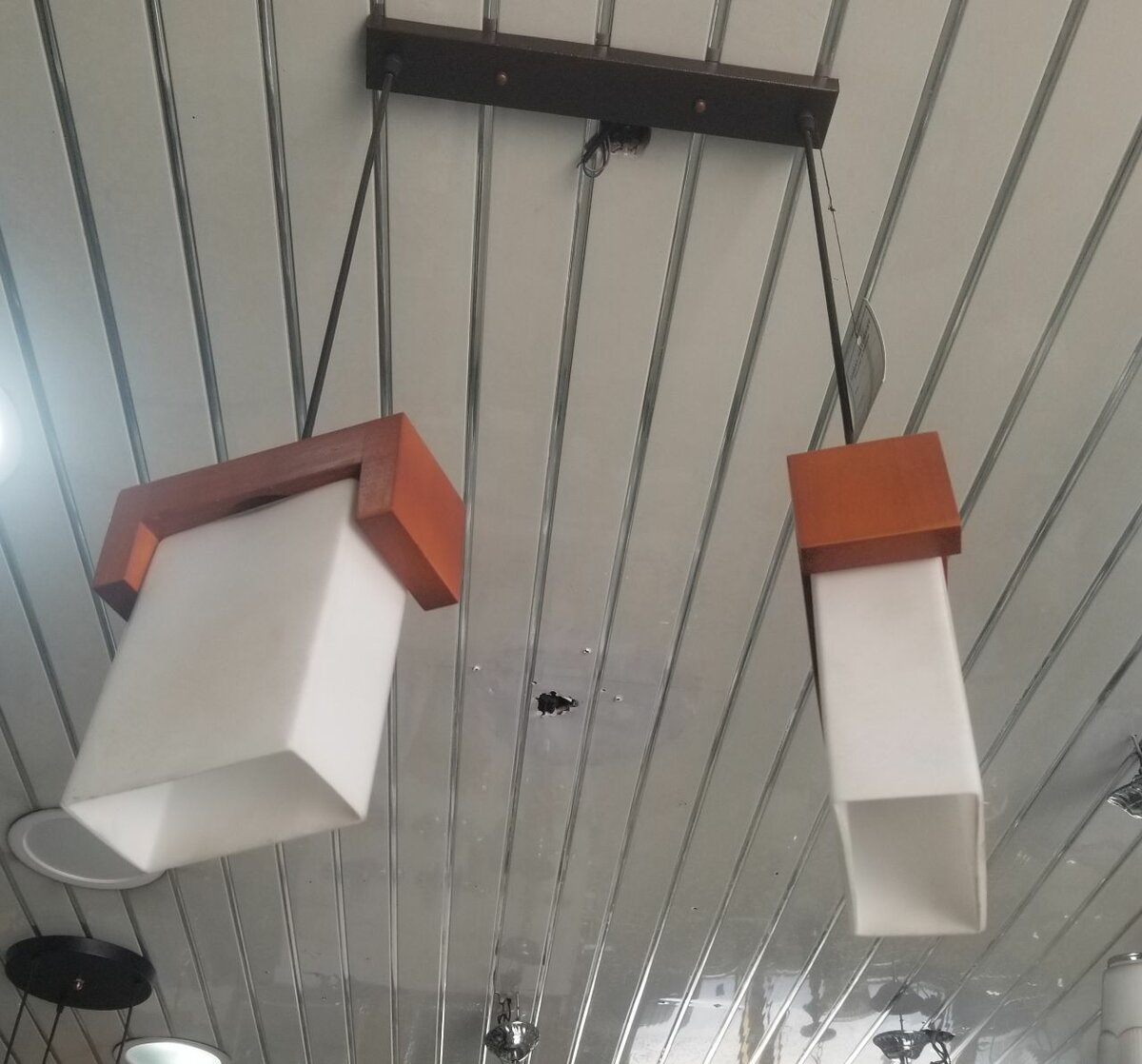 Suspension en bois moderne