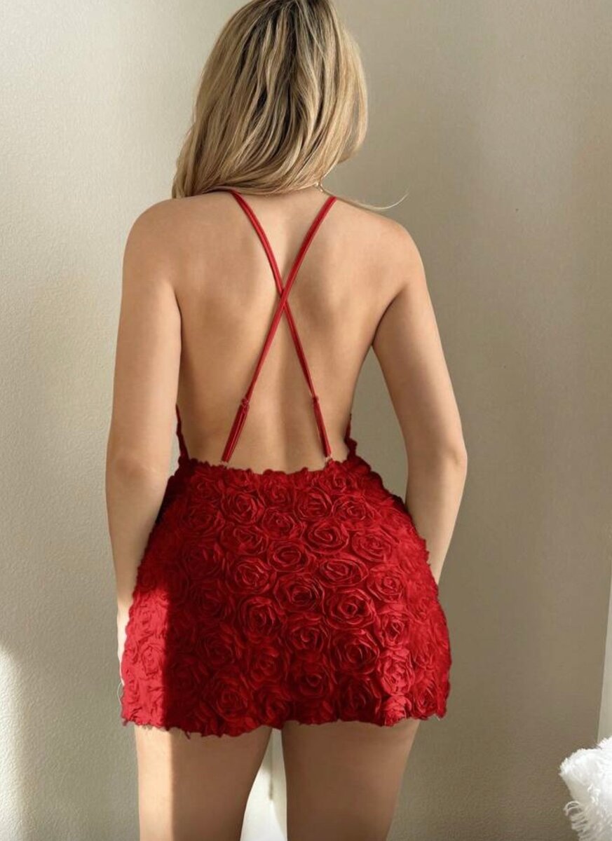 Robe rouge courte en dentelle