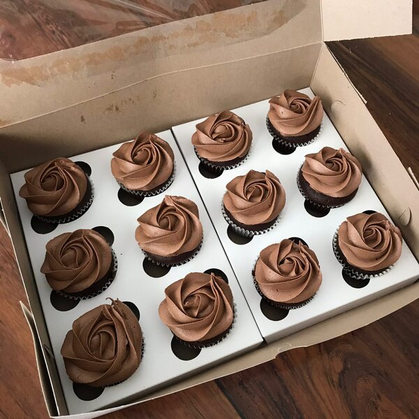 Chocolate cupcakes (12)