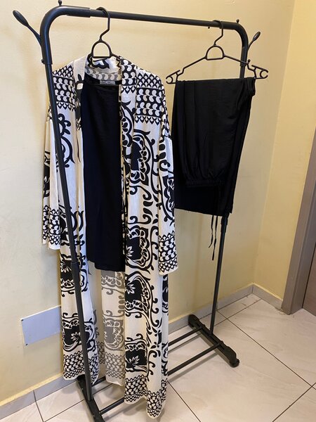 Ensemble féminin avec une abay