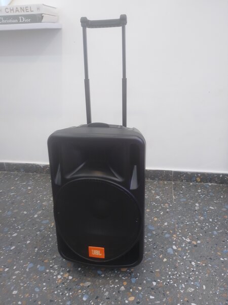 JBL sound speaker with microphone