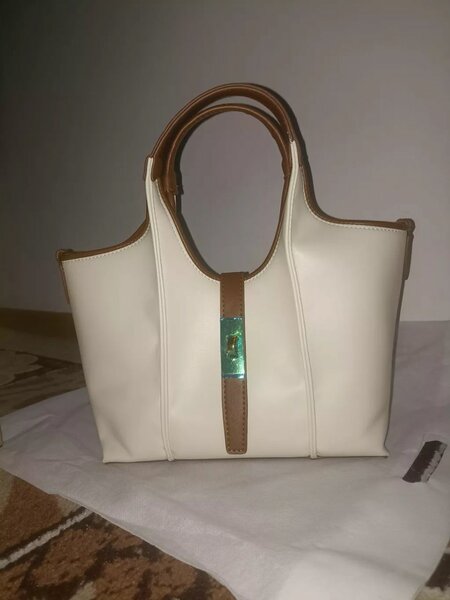 Продается новая сумка под Zara , цвета айвори !