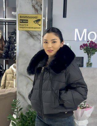 Курка укороченная черная с меховым воротником