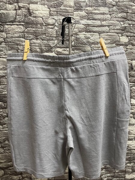 Shorts de sport gris pour hommes