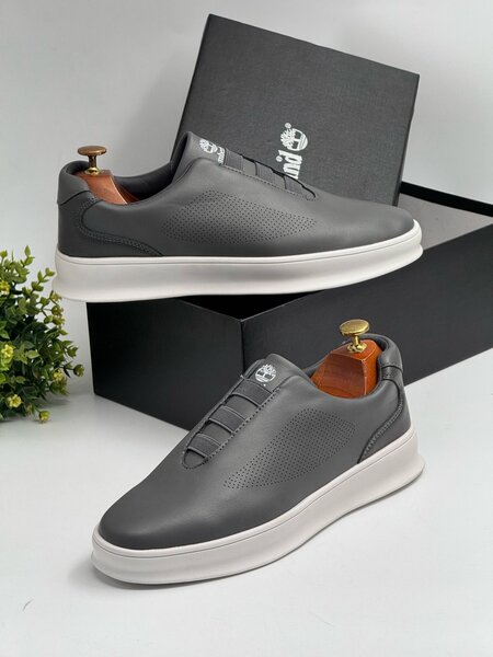TIMBERLAND GREY AND WHITE