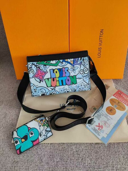 Sac à bandoulière Louis Vuitton avec pochette