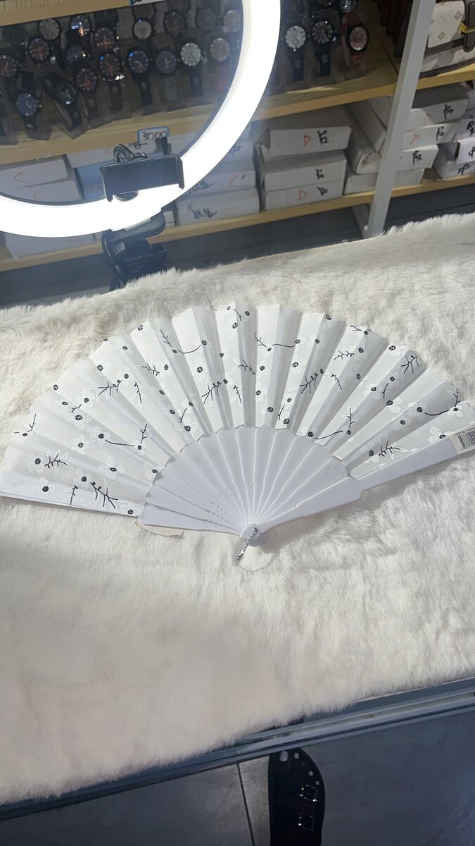 Éventail Pliant Floral Élégant