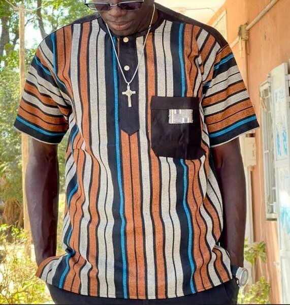 Chemise à rayures colorées