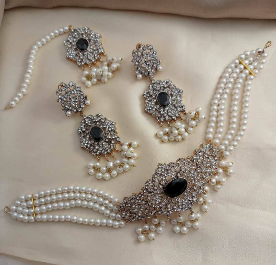 Ladies wedding set Necklace and earrings
