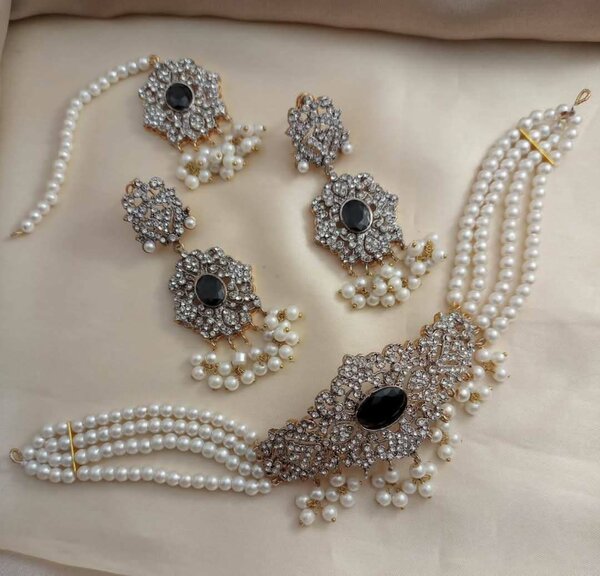 Ladies wedding set Necklace and earrings