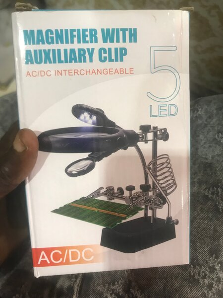 Loupe avec LED et pince