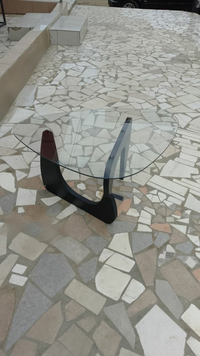 Table basse design en verre