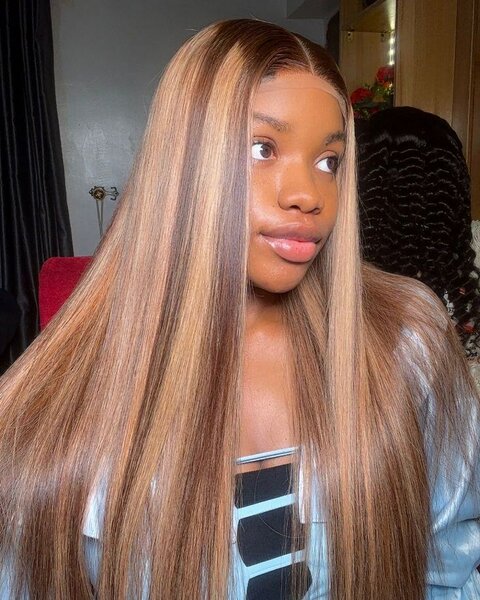 Perruque ondulée colorée