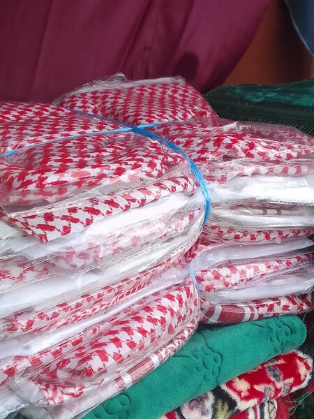 Écharpes à motif rouge et blanc