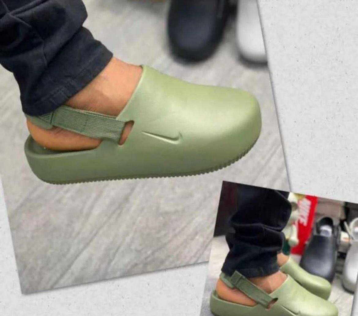 Nike calm mules