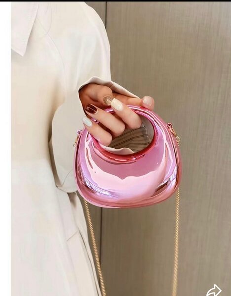 Sac à main en résine brillant