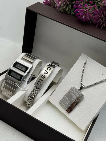 Casio 3 in 1 , Wristwatch, bracelet and necklace