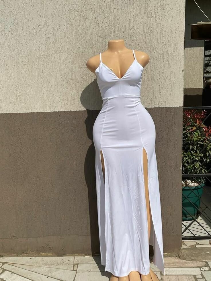 Robe élégante moulante avec dos nu