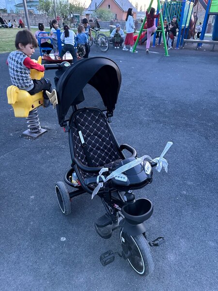 Детская велоколяска почти нова