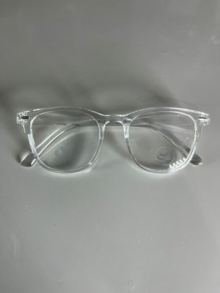 Lunettes transparentes