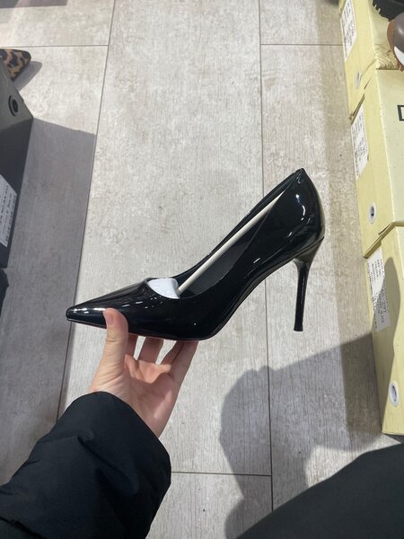 Та самая лодочка с красной подошвой