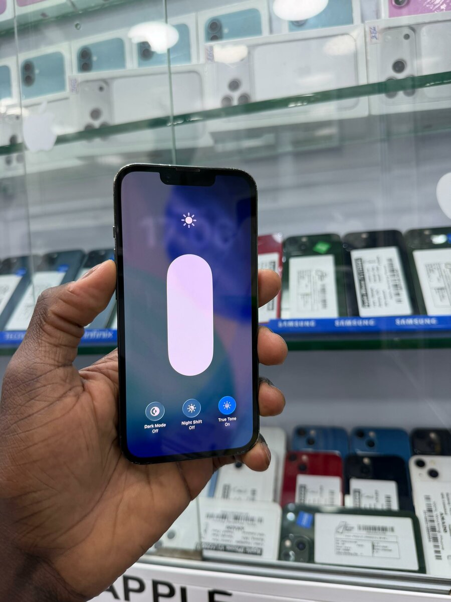 13 pro 128 état Casi