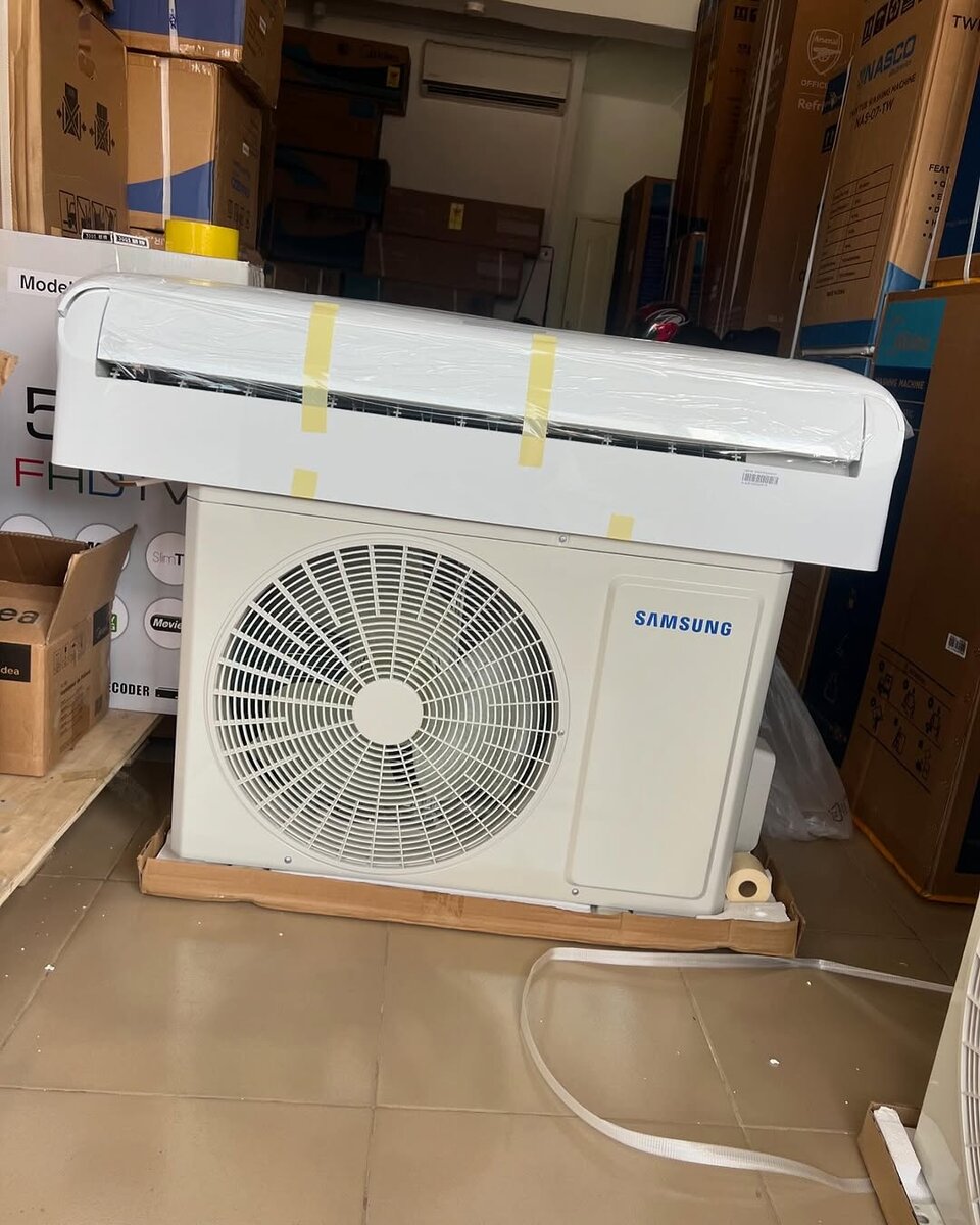 SAMSUNG AIR CONDITIONER 2.5HP