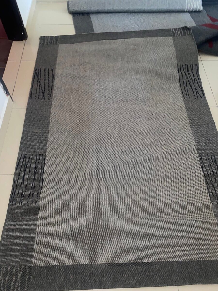 Tapis gris moderne élégant