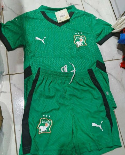Ensemble foot Cameroun Puma pour enfant
