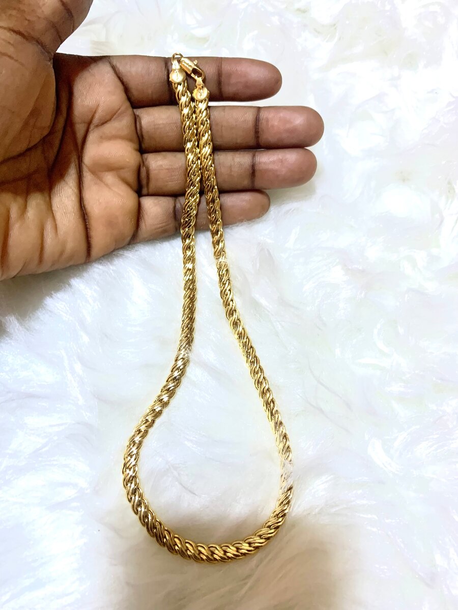 Chaîne Torsadée Dorée Élégante