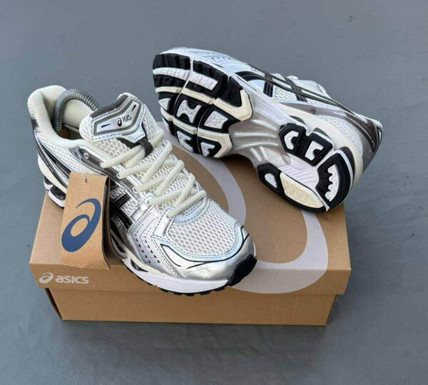 Chaussures de course légères ASICS