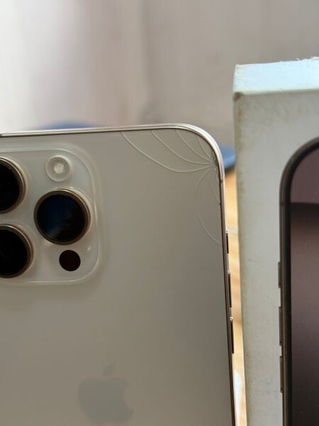 iPhone 16 Pro Max 256go CE quasiment neuf  avec son carton